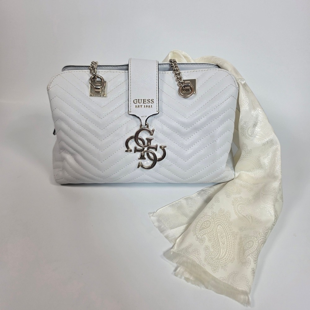 Guess Handbag Womens OS White Quilted Chain Strap Old Money Preppy Coquette‎